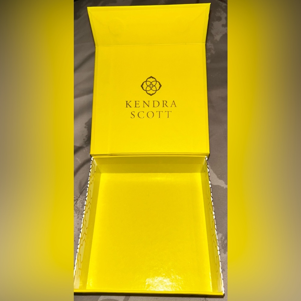Kendra Scott Accessory Box-Perfect condition - Picture 2 of 3
